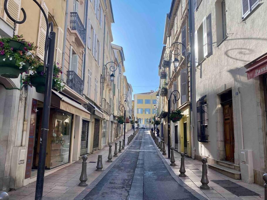 Au Coeur Du Viel Antibes - Cosy Appartement Екстериор снимка